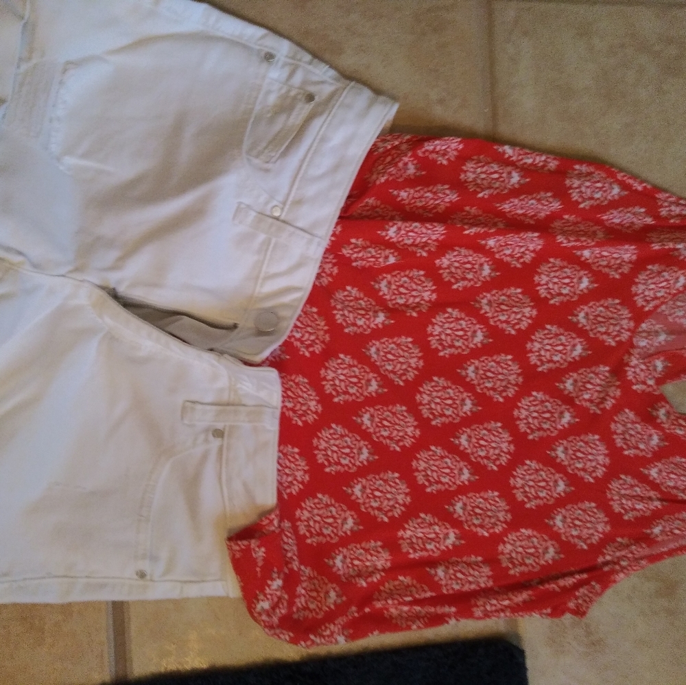 Shorts - Picture 3 of 3